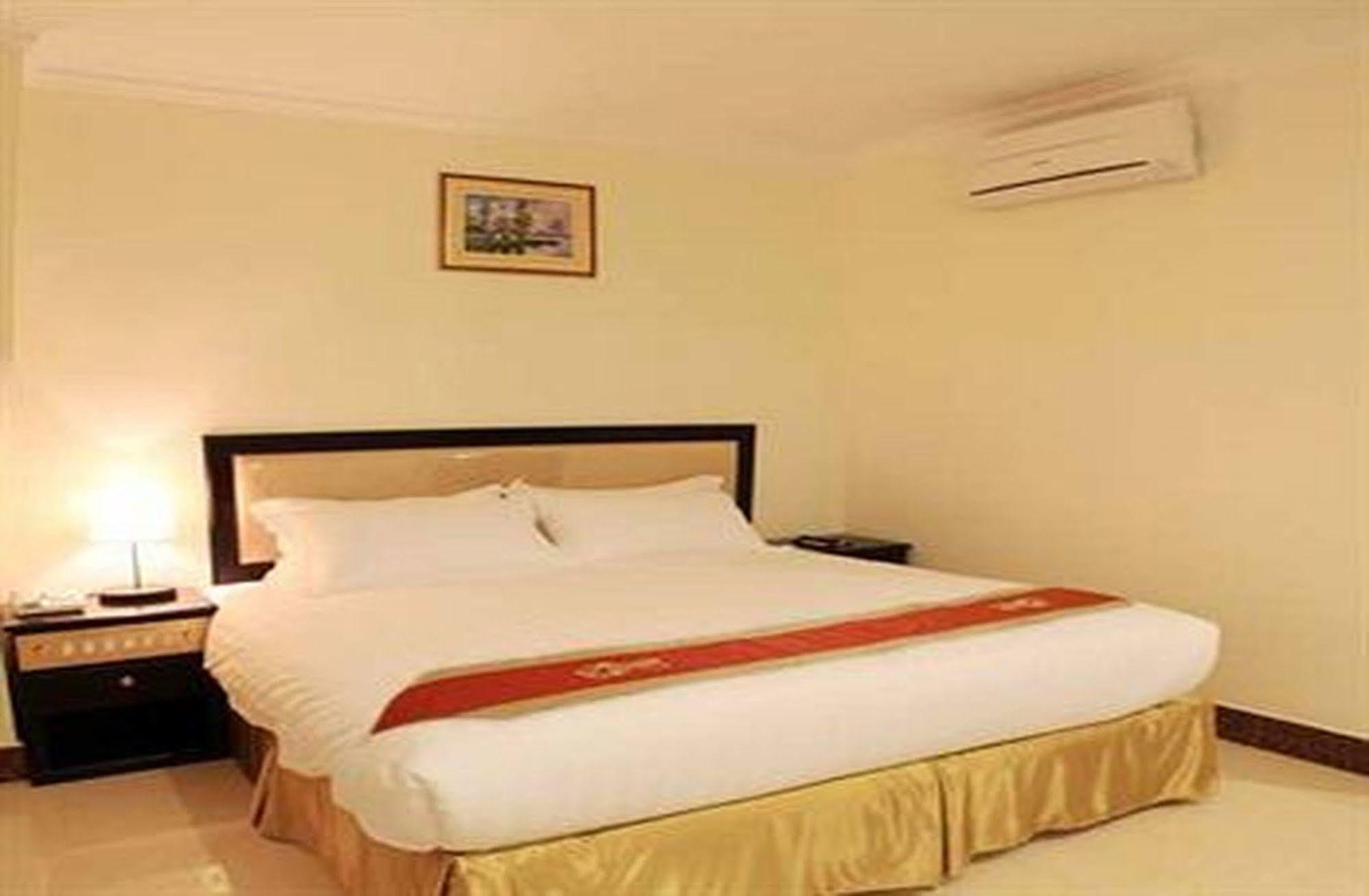 Cardamom Hotel&Apartment Phnom Penh Exterior foto